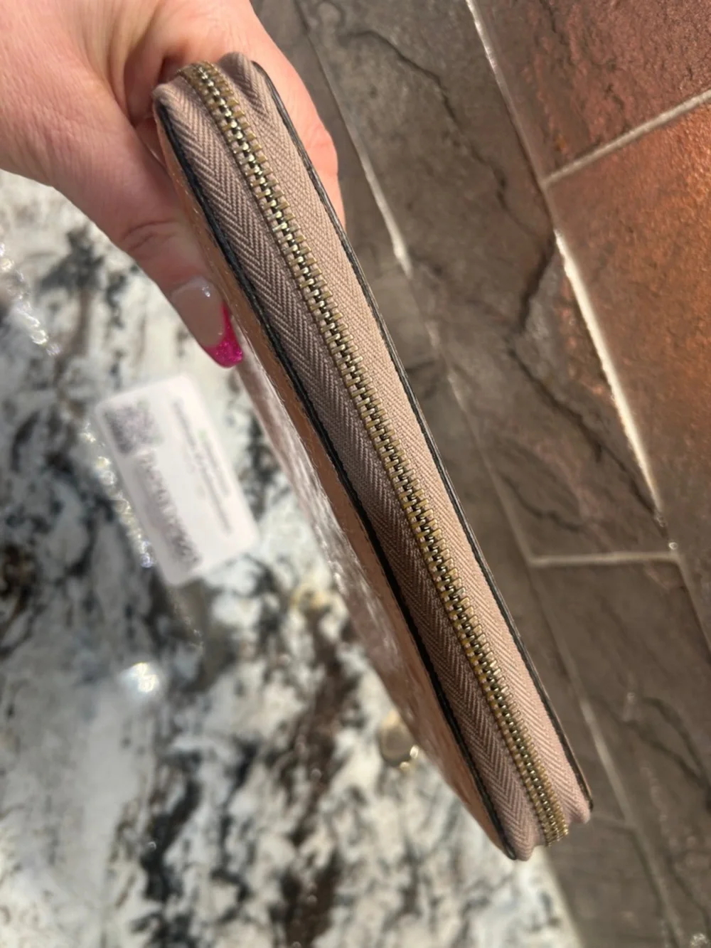 Gucci Embossed GG Zip Around Wallet in Pink COA incl. - Picture 7 of 15